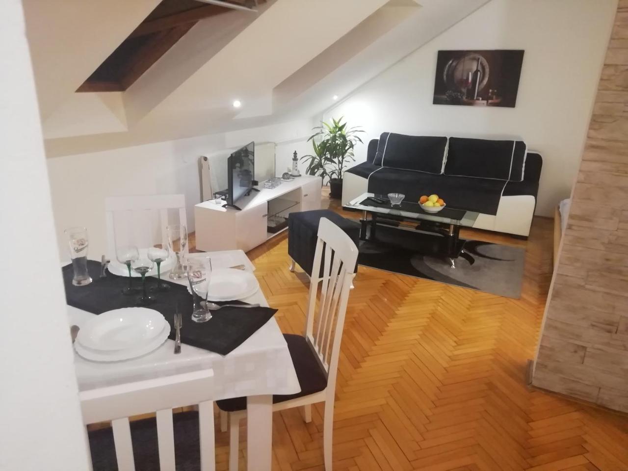 Two Kings Apartment Novi Sad Buitenkant foto